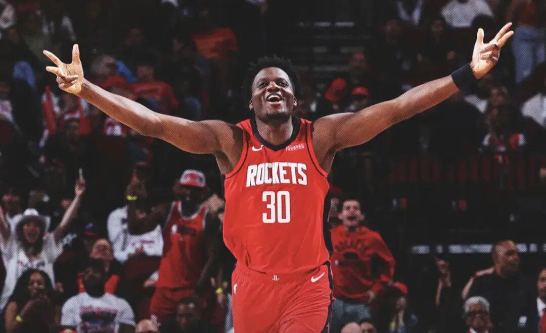 活久见！12年了！！他终于投进第一个3分！！